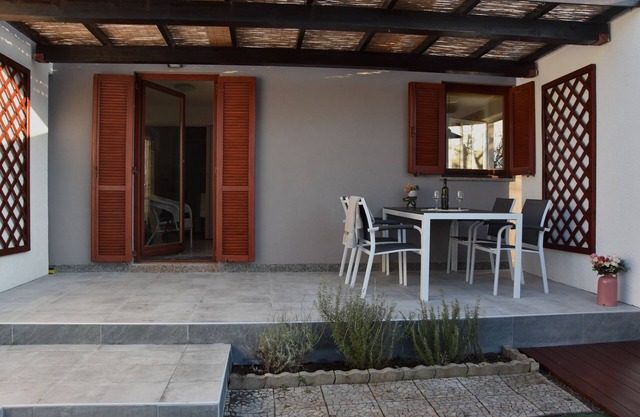 NEW 2020, garden with barbecue, 150m from the water