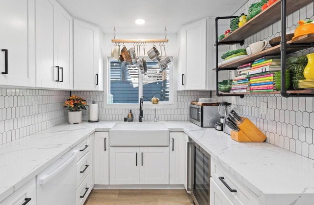 NEW, 3 Bed, 2 Bath, Mission Hills, Food, Bars, Shops, Fire Pit, BBQ, EV Charger