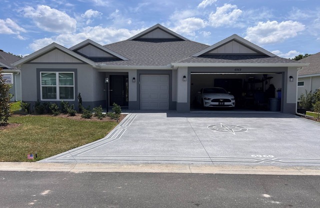 New 3 bedroom/3 bathroom home with pool and hot tub in Lake Denham!