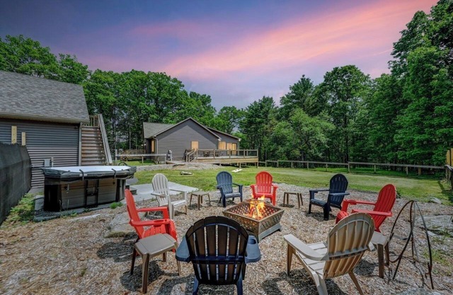 NEW 4-bedroom home, private, hot tub, fenced yard, pet friendly