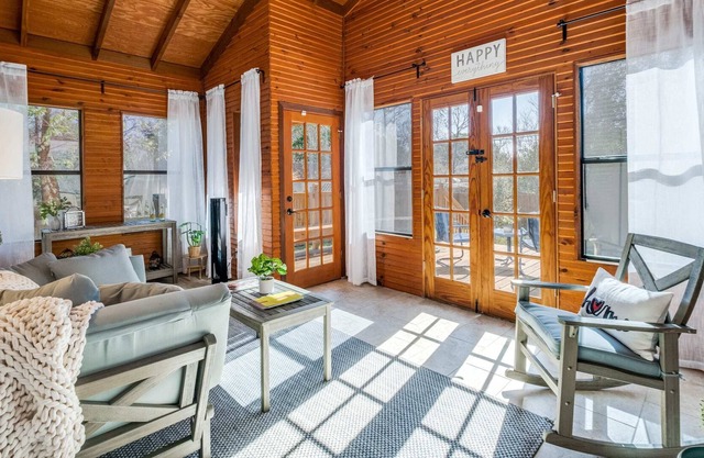 NEW Alta Vista Beauty, mins to downtown