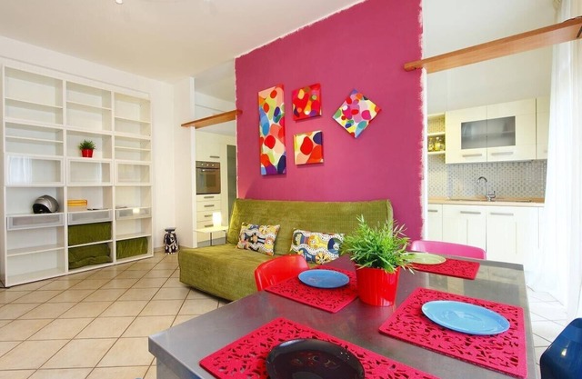 NEW and colored flat ,10 minutes from Ancient Rome