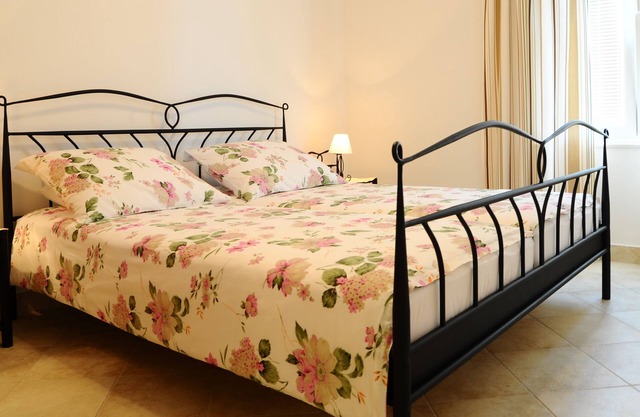 New and tastefully furnished apartment