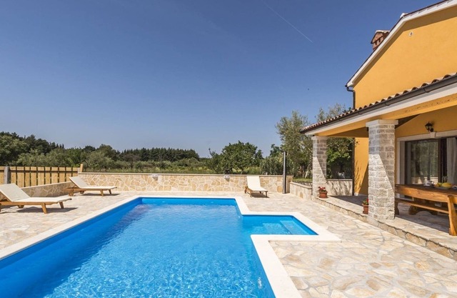 New and very comfortable and nice decorated villa with pool for 8-10 people