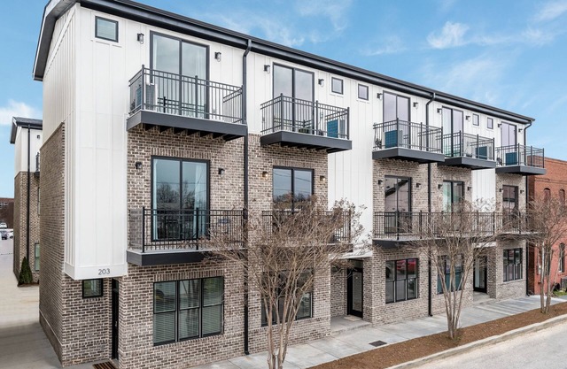 New apartment in the heart of Southside!