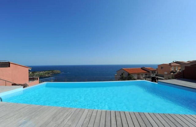 New apartment with splendid sea view and swimming pool