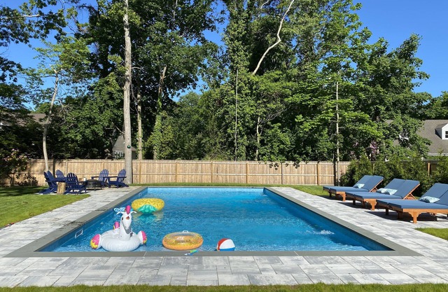 New Beach House! Huge saltwater pool, outdoor shower, < 5 min beach, walk to bay