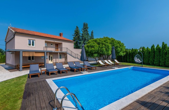 New beautiful Villa! Large private pool in a secluded garden, 6 bedrooms