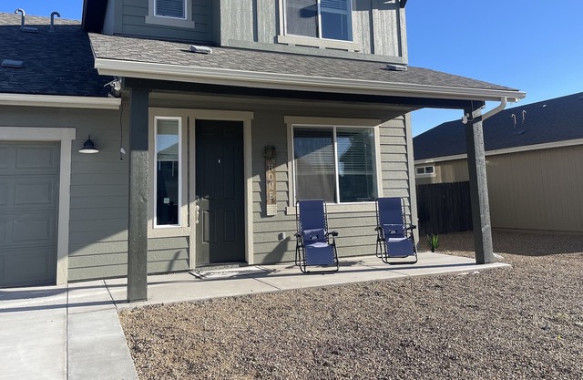 New Bellemont Home that sleeps 10. Just 12 Miles to Downtown Flagstaff.