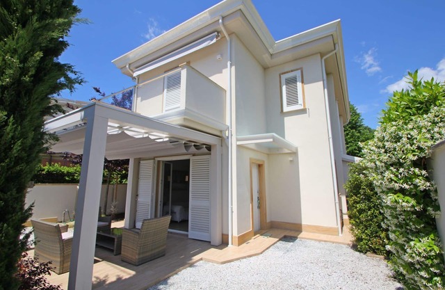 New built villa for 4 people, near sea, a/c, near Forte dei Marmi
