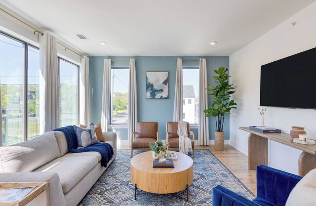 New Build Condo Walk to Dining, Nightlife & Music Near Midtown | Heights #405