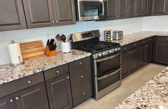 New built*corp/insurhousing*pet*close2shop*30+days