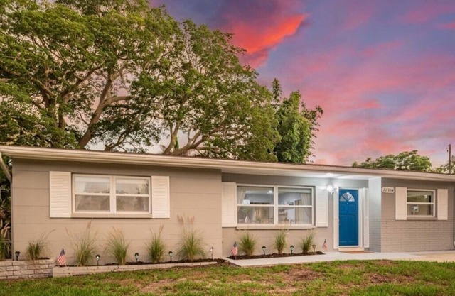 NEW⛱ Close to Beach Villa- Large Outdoor Grill Patio, 400Mb WiFi Office Spc & AC