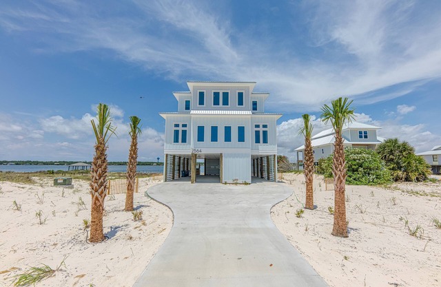 New Coastal Modern Home, 9BR/8.5 BA, Pool, Steps From the Beach, Sleeps 28