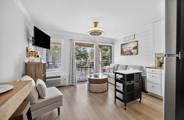 NEW Coligny/Forest Beach Condo!