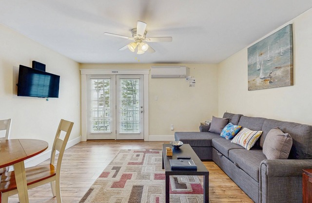 New Condo w/Water-View Deck in Edgecomb's Sheepscot Harbour Resort