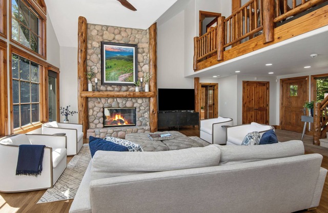 New! Cordillera Ranch| On Golf Course| Hot Tub| Game Room| AC|20 mins to Ski
