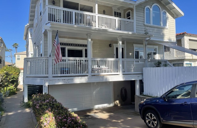 NEW Coronado Village Charmer Walk to every where/Pr. Garage.