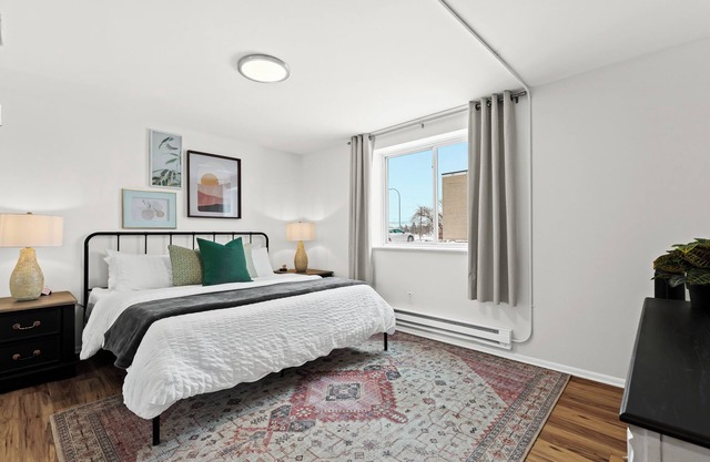 NEW! Cozy Modern 1BR Flat by Downtown Royal Oak