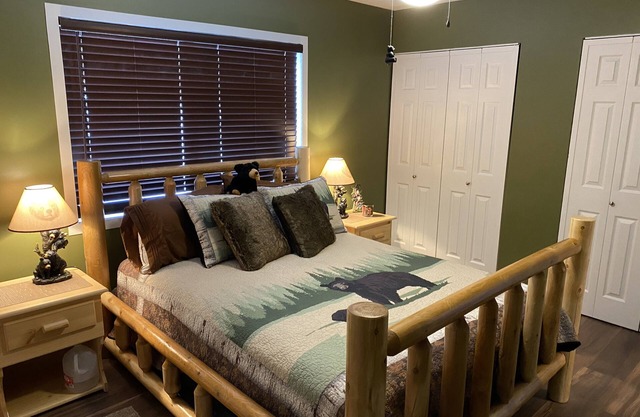 New Cozy Up North Cottage Getaway - in beautiful Lakes of the North