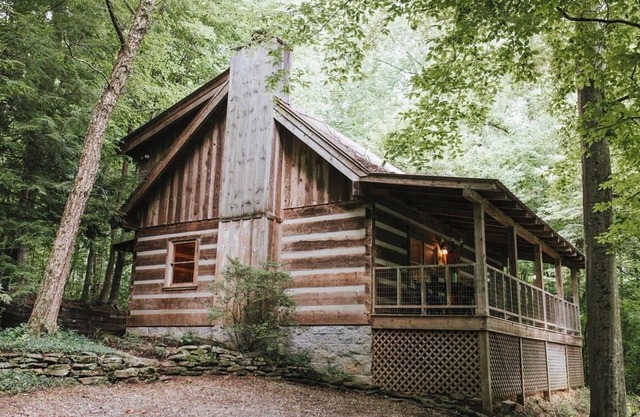 NEW Creekside Hollybrook Cabin- 11 miles to DT Knox, but feels like the smokies!