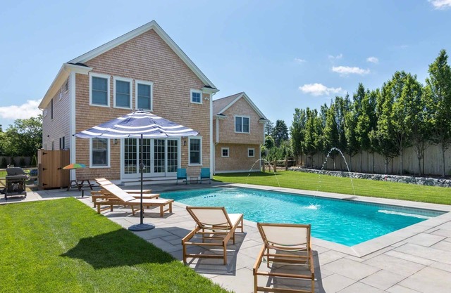 New Custom Built Home With A Pool In Edgartown