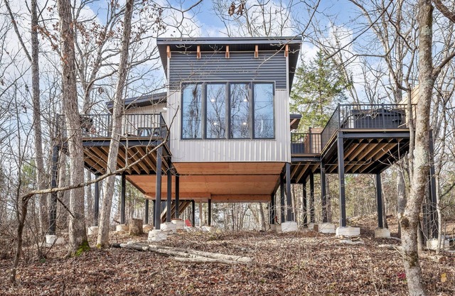 New custom-built TREEHOUSE - Sunrise