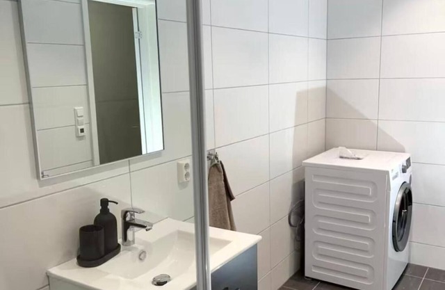 NEW Duplex Apartment Near the city with Free Private Parking