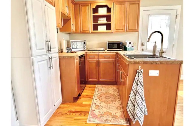 New! East West Nest ~ Walkable ~ Private ~ Stylish