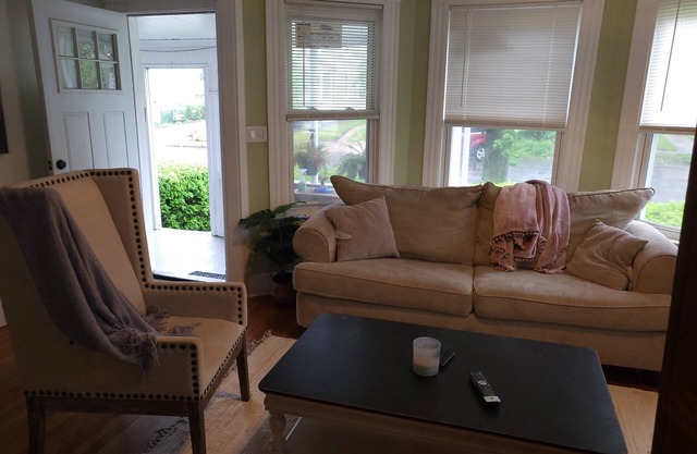 New England's Charm. 3 bedroom 1.5 bath West Haven CT