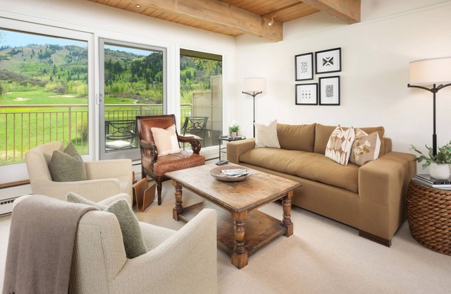 New!Enjoy amazing views of Aspen Ski areas from this quiet 3/3 two level condo.