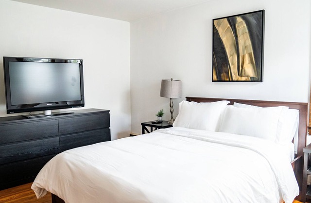 -NEW Entire Home - Sleeps 11 - 45 Mins to Boston-