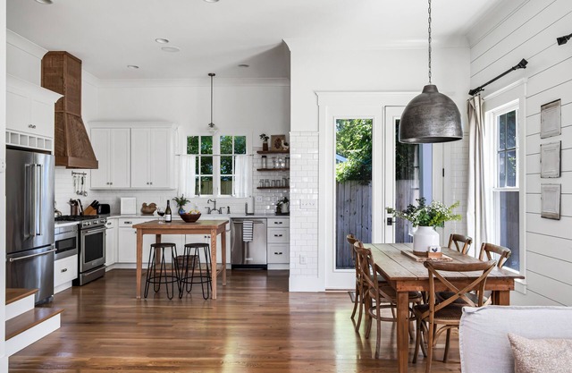 NEW Franklin Farmhouse in heart of downtown! Steps from shops & restaurants!