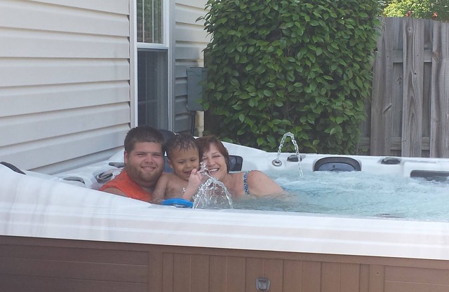 New Garden Estates w/pool and hot tub