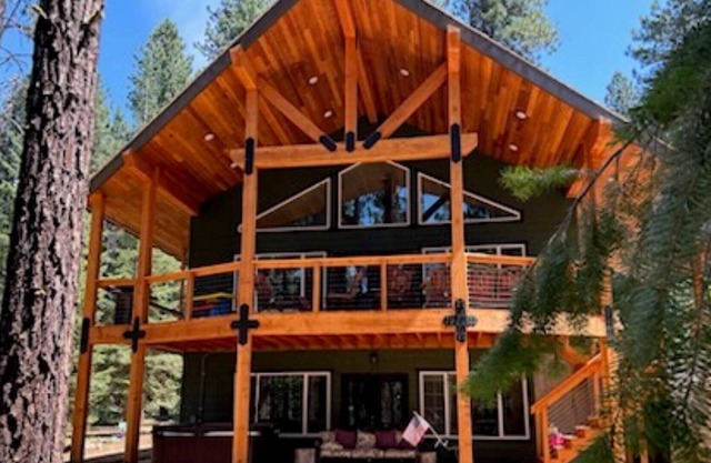 NEW! GET AWAY FROM IT ALL! Explore the Outdoors & Stargaze! Hot Tub & Huge Circular Driveway!