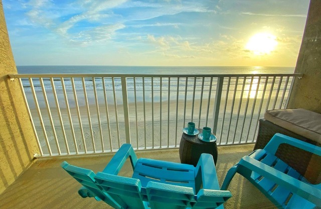 NEW Gorgeous Ocean Front King Bed in Daytona!