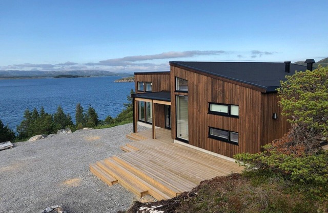 New holiday home, idyllically located by the sea