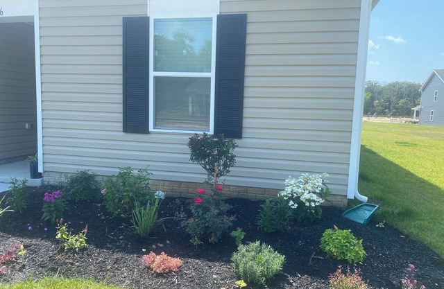 New Home! Walk to Bay, Quick drive to Beach, two King Beds! Bring your Boat!