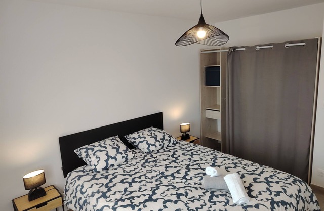 NEW HOUSE 80m2 / Wifi / Netflix / sleeps 5 / CASTLES