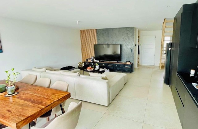New house with 3 bedrooms, including a master suite, air conditioning, near tramway.