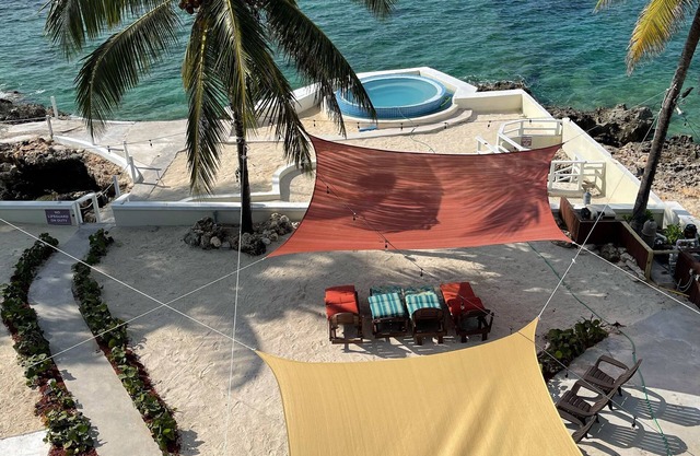 NEW & IMPROVED OCEANFRONT VILLA W/INFINITY POOL & BEST SNORKELING! Sleeps 20