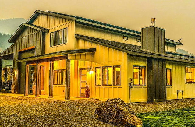NEW LISTING! 1 bedroom, 1 bath loft apt above our beautiful Modern Farmhouse
