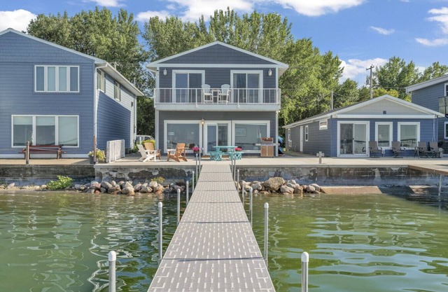 NEW LISTING.AWave From It All - Lakefront on Big Spirit Lake
