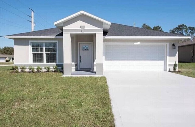 *New Listing!* Between Beach & Theme Parks!