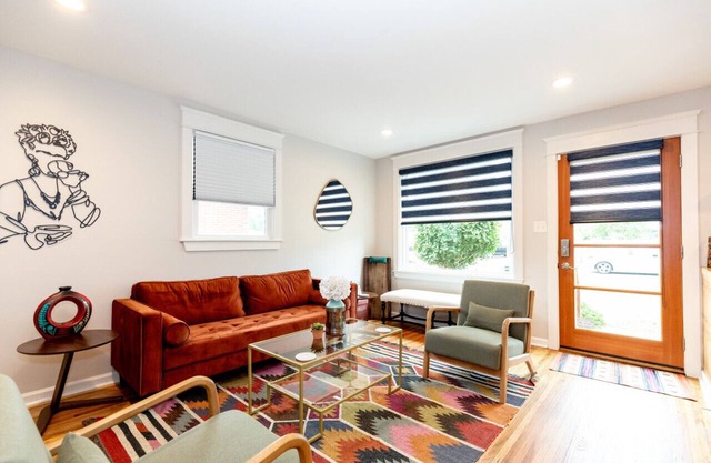 NEW LISTING! Casa Azul: King Beds, Close 2 Broadway HOT Tub with Private Yard