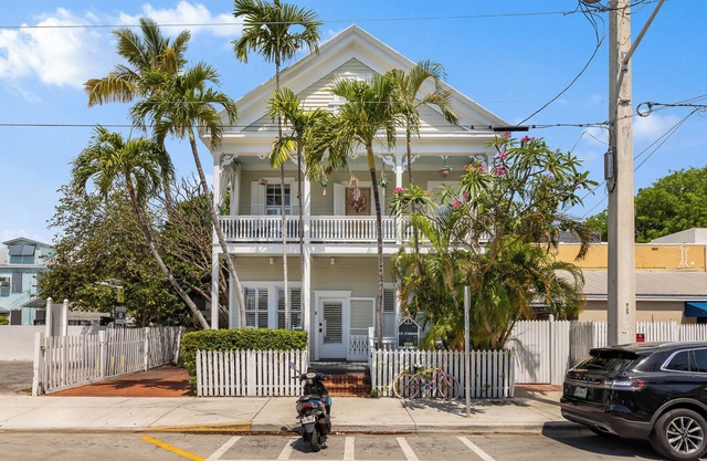 NEW listing! Luxurious Island Pearl, 2 Bed/2 Bath Home near Duval - Pool