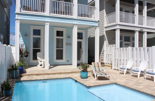 New Listing! Salt Life Beach House, Private Pool, 4-bedroom. 2 min walk to Beach