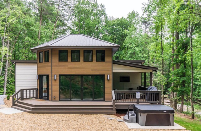 New Listing! The Porter Retreat - 35 Acres, Hot Tub, Fire Pit