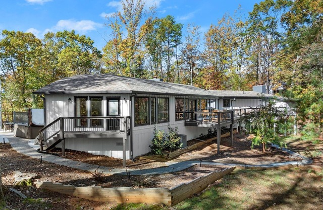 New Listing! Three Chimney Lodge-Hot Tub/Game Room/Fire Pit/4 Bed!