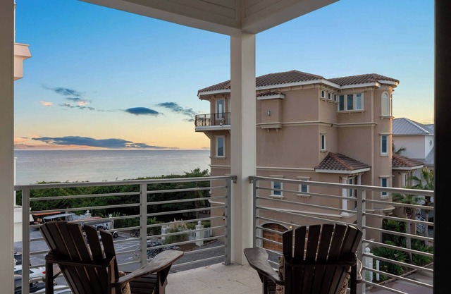 NEW LUX "Bikinis & Martinis" Gulf Front, Private Pool, Bikes, LSV,STEPS TO BEACH